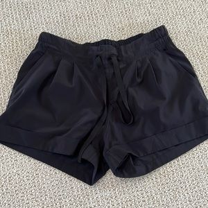 Lululemon black shorts sz 6